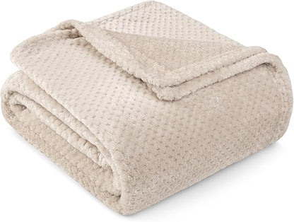 PAVILIA Beige Cream Throw Blanket for Couch Bed, Soft Fleece Throws for Sofa Chair, Fuzzy Waffle Textured Blanket, Cozy Warm Lightweight All Season Blanket Throw, 50x60