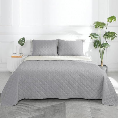 Easy-Going California King Size Reversible Quilt Set with 1 Quilt and 2 Pillow Shams, Soft Bed Quilt Cover, Water Resistant Lightweight Microfiber Bedspread, Stain Resistant, Light Gray/Ivory