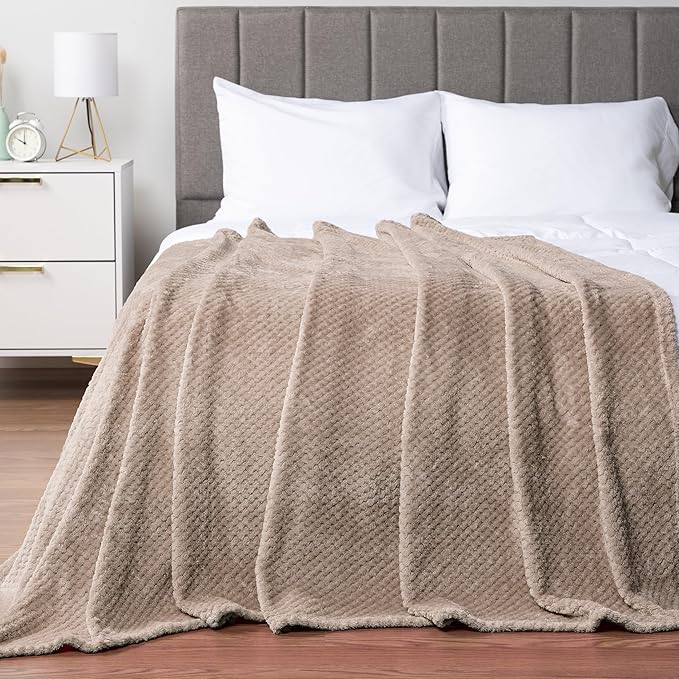 PAVILIA Tan Taupe Throw Blanket for Couch Bed, Soft Fleece Throws for Sofa Chair, Fuzzy Waffle Textured Blanket, Cozy Warm Lightweight All Season Blanket Throw, 50x60
