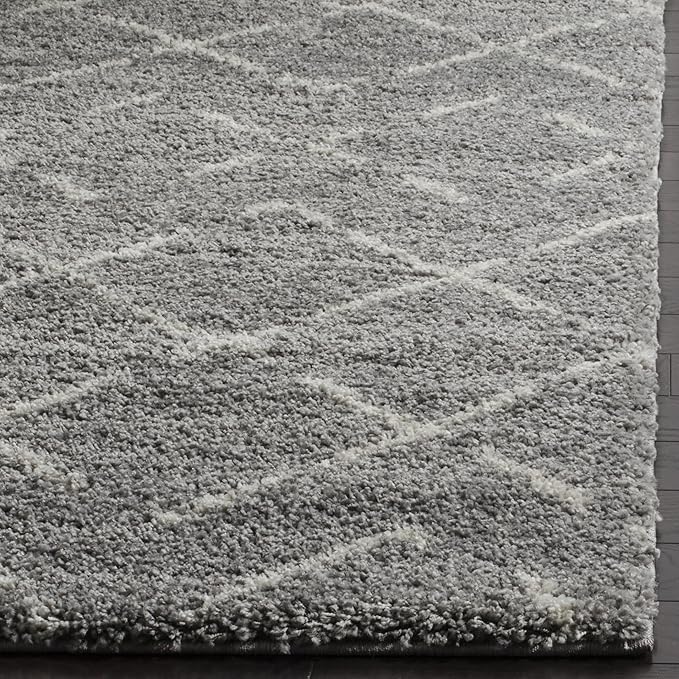 SAFAVIEH Area Rug 6x8 - Arizona Shag Collection - Grey & Ivory,Moroccan Design, Non-Shedding & Easy to Clean, Ideal for Living Room, Bedroom, Dining Space (ASG743D)