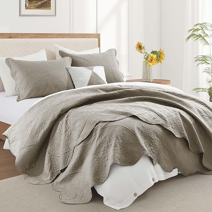 IR Imperial Rooms 8 Pack Quilt King Size Bedding (106" x 96") - Bulk Wholesale for Hotels, Guest Bedroom & Airbnbs - Lightweight Microfiber Reversible Floral Embossed Quilts Bedspreads (Beige)