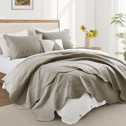 IR Imperial Rooms 8 Pack Quilt King Size Bedding (106" x 96") - Bulk Wholesale for Hotels, Guest Bedroom & Airbnbs - Lightweight Microfiber Reversible Floral Embossed Quilts Bedspreads (Beige)