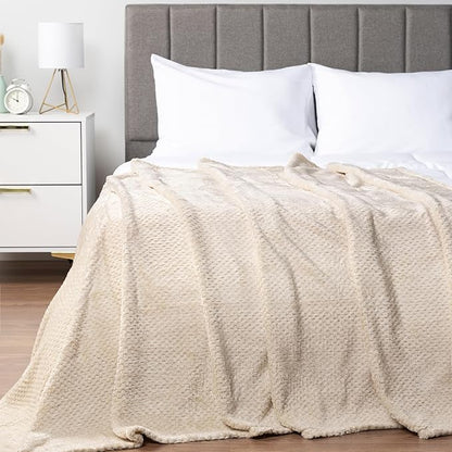 PAVILIA Beige Cream Throw Blanket for Couch Bed, Soft Fleece Throws for Sofa Chair, Fuzzy Waffle Textured Blanket, Cozy Warm Lightweight All Season Blanket Throw, 50x60