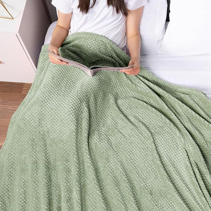 PAVILIA Sage Green Throw Blanket for Couch Bed, Soft Fleece Throws for Sofa Chair, Fuzzy Waffle Textured Blanket, Cozy Warm Lightweight All Season Blanket Throw, 50x60