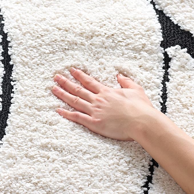 SAFAVIEH Florida Shag Collection Accent Rug - 4' x 6', Ivory & Black, Non-Shedding & Easy Care, 1.2-inch Thick Ideal for High Traffic Areas in Entryway, Living Room, Bedroom (SG471-1290)