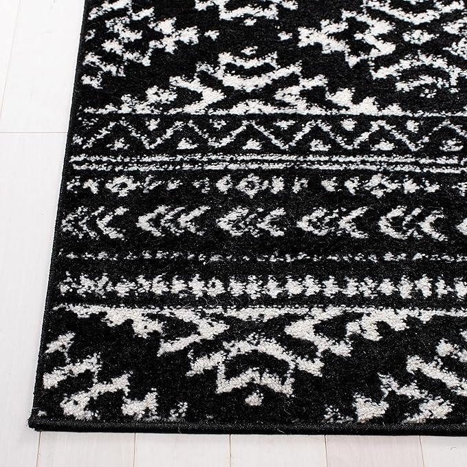 SAFAVIEH Area Rug 10x13 - Tulum Collection - Large - Black & Ivory, Moroccan Boho Tribal Design, Non-Shedding & Easy to Clean, Ideal for Living Room, Bedroom, Dining Space (TUL272Z)