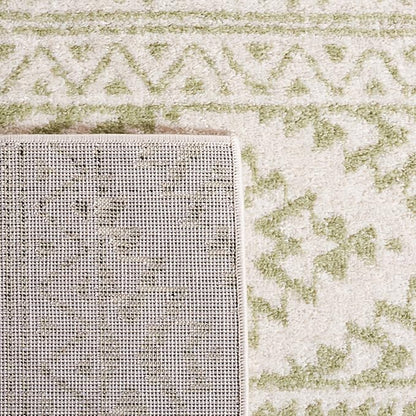 SAFAVIEH Area Rug 6x9 - Tulum Collection - Ivory & Sage, Moroccan Boho Tribal Design, Non-Shedding & Easy to Clean, Ideal for Living Room, Bedroom, Dining Space (TUL272H)
