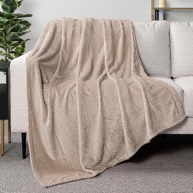 PAVILIA Tan Taupe Throw Blanket for Couch Bed, Soft Fleece Throws for Sofa Chair, Fuzzy Waffle Textured Blanket, Cozy Warm Lightweight All Season Blanket Throw, 50x60