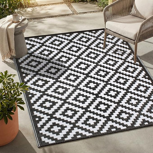 FH Home Outdoor Rug - Waterproof, Fade Resistant, Reversible - Premium Recycled Plastic - Geometric - Patio, Deck, Porch, Balcony, Laundry Room - Aztec - Black & White Crease Free - 4 x 6 ft