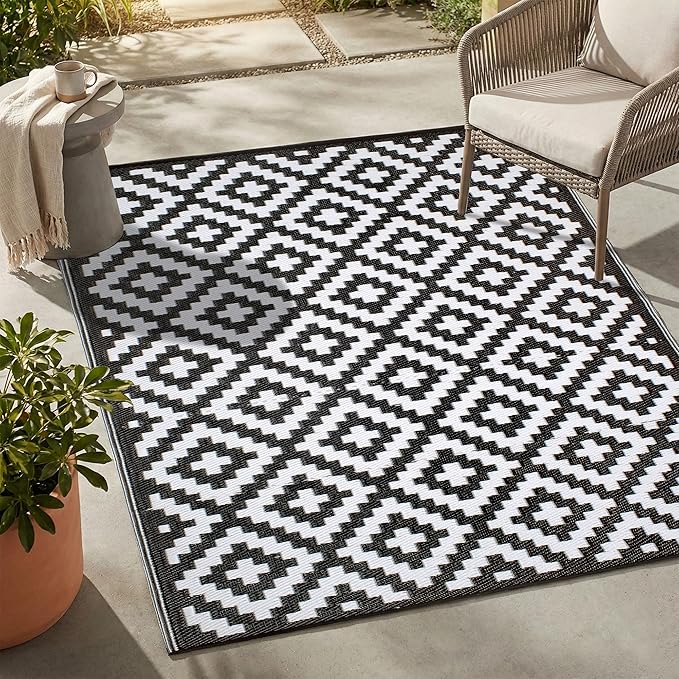FH Home Outdoor Rug - Waterproof, Fade Resistant, Reversible - Premium Recycled Plastic - Geometric - Patio, Porch, Deck, Balcony - Aztec - Black & White Crease Free - 5 x 8 ft