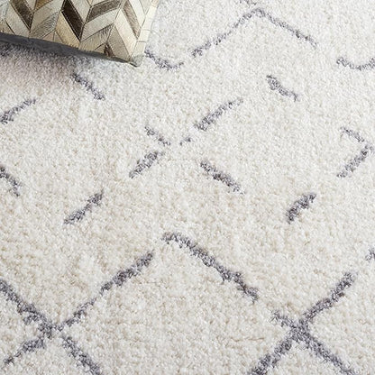 SAFAVIEH Arizona Shag Collection Area Rug - 6'7" x 9'2", Ivory & Grey, Moroccan Boho Design, Non-Shedding & Easy to Clean, Ideal for Living Room, Bedroom, Dining Space (ASG743F)