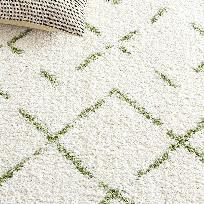 SAFAVIEH Arizona Shag Collection Area Rug - 5'1" x 7'6", Ivory & Green, Moroccan Boho Design, Non-Shedding & Easy to Clean, Ideal for Living Room, Bedroom, Dining Space (ASG743Y)