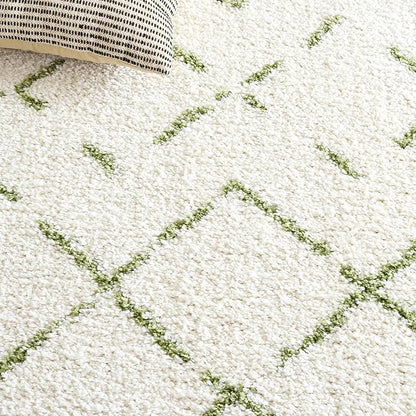 SAFAVIEH Arizona Shag Collection Area Rug - 5'1" x 7'6", Ivory & Green, Moroccan Boho Design, Non-Shedding & Easy to Clean, Ideal for Living Room, Bedroom, Dining Space (ASG743Y)