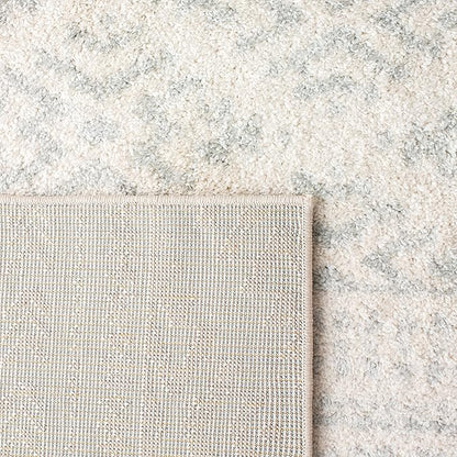 SAFAVIEH Tulum Collection Area Rug - 5'3" x 7'6", Ivory & Light Grey, Moroccan Boho Tribal Design, Non-Shedding & Easy to Clean, Ideal for Living Room, Bedroom, Dining Space (TUL272G)