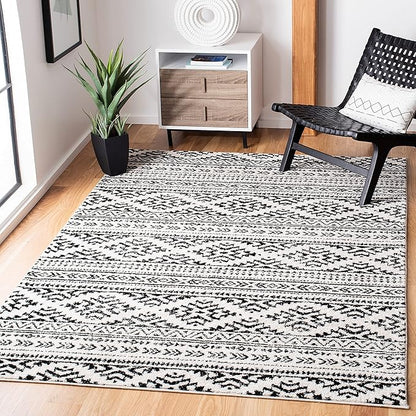 SAFAVIEH Area Rug 4x6 - Tulum Collection - Ivory & Black, Moroccan Boho Tribal Design, Non-Shedding & Easy to Clean, Ideal for Living Room, Bedroom, Dining Space (TUL272B)