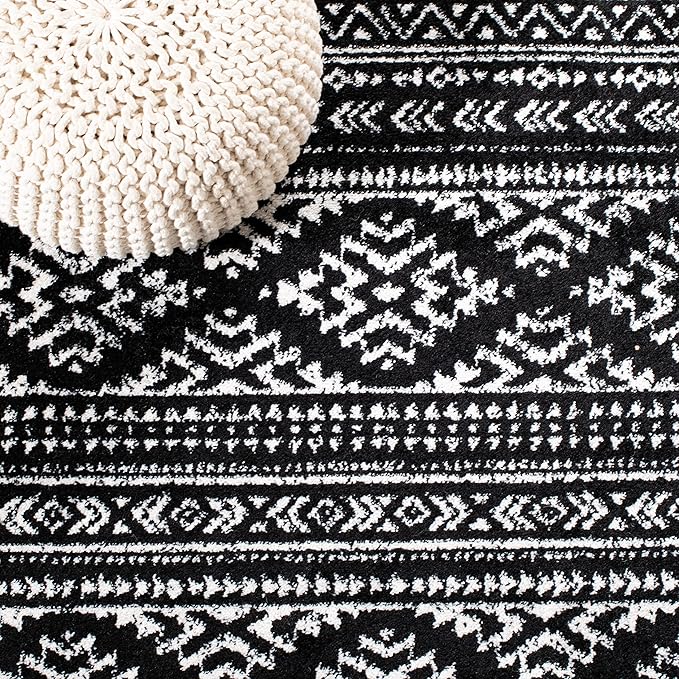 SAFAVIEH Area Rug 4x6 - Tulum Collection - Black & Ivory, Moroccan Boho Tribal Design, Non-Shedding & Easy to Clean, Ideal for Living Room, Bedroom, Dining Space (TUL272Z)