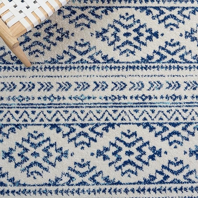 SAFAVIEH Area Rug 4x6 - Tulum Collection - Ivory & Navy, Moroccan Boho Tribal Design, Non-Shedding & Easy to Clean, Ideal for Living Room, Bedroom, Dining Space (TUL272D)