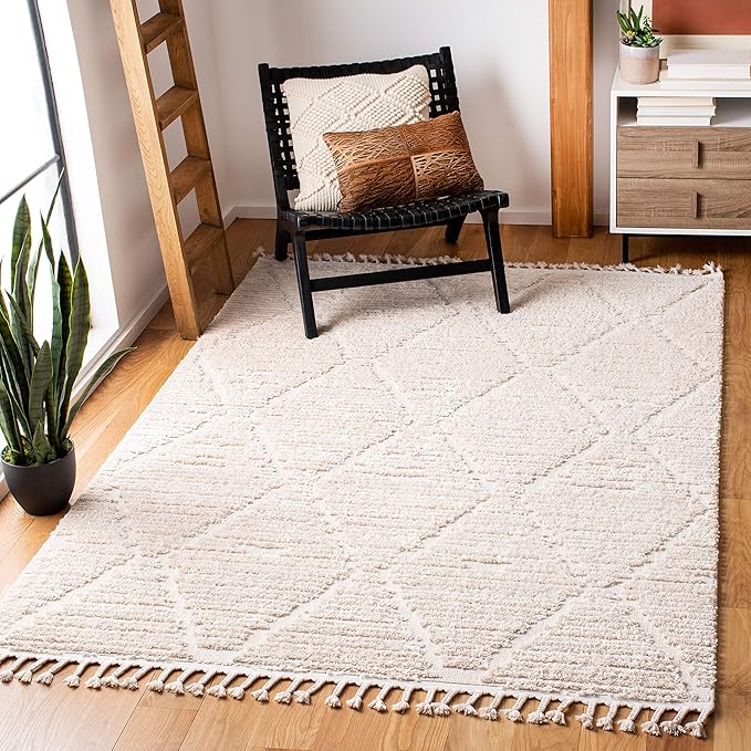 SAFAVIEH Marrakesh Collection Accent Rug - 3' x 5', Beige, Moroccan Boho Tribal Tassel Design, Non-Shedding & Easy Care, Ideal for High Traffic Areas in Entryway, Living Room, Bedroom (MRK517C)