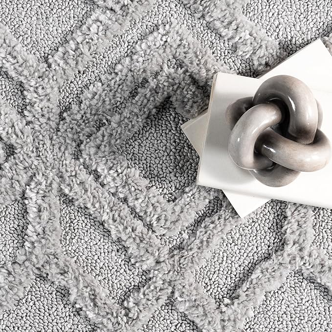 nuLOOM Akia Light Grey, 3' x 5', Geometric Lattice, Tasseled, Soft and Textured, High Traffic, Stain Resistant, Durable Area Rug for Bedroom, Living Room, Dining Space, Den, Foyer, Entryway