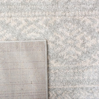 SAFAVIEH Area Rug 6x9 - Tulum Collection - Light Grey & Ivory, Moroccan Boho Tribal Design, Non-Shedding & Easy to Clean, Ideal for Living Room, Bedroom, Dining Space (TUL272F)