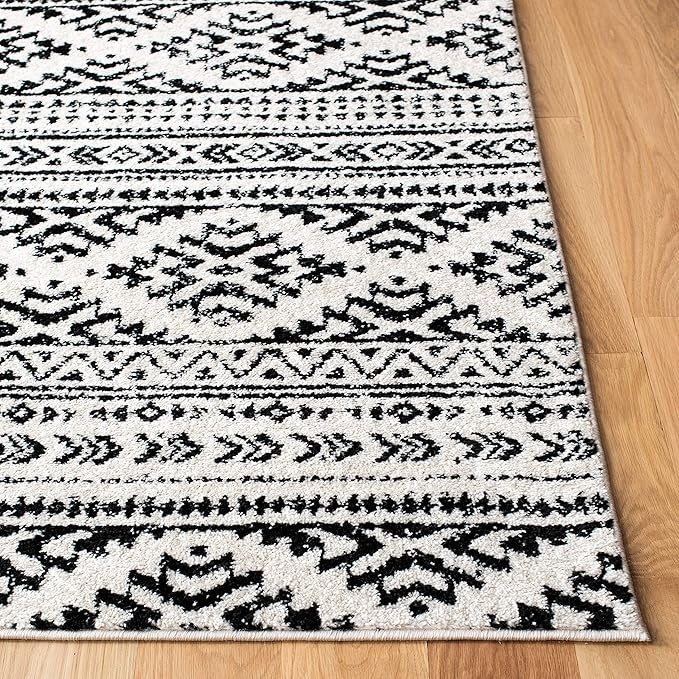 SAFAVIEH Area Rug 3x5 - Tulum Collection - Ivory & Black, Moroccan Boho Tribal Design, Non-Shedding & Easy to Clean, Ideal for Entryway, Foyer, Accent Space, Bedroom (TUL272B)