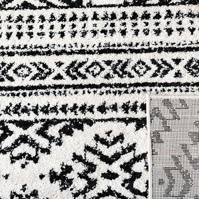 SAFAVIEH Area Rug 3x5 - Tulum Collection - Ivory & Black, Moroccan Boho Tribal Design, Non-Shedding & Easy to Clean, Ideal for Entryway, Foyer, Accent Space, Bedroom (TUL272B)