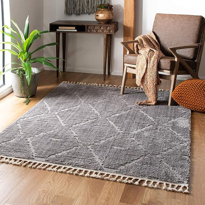 SAFAVIEH Marrakesh Collection Area Rug - 5' Square, Grey, Moroccan Boho Tribal Tassel Design, Non-Shedding & Easy Care, Ideal for High Traffic Areas in Living Room, Bedroom (MRK517F)