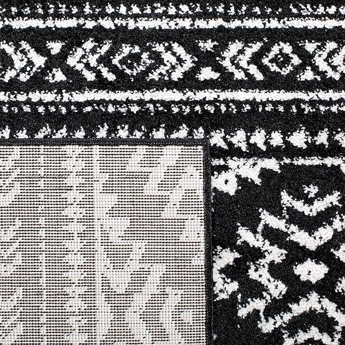 SAFAVIEH Tulum Collection Area Rug - 8' Round, Black & Ivory, Moroccan Boho Tribal Design, Non-Shedding & Easy to Clean, Ideal for Living Room, Bedroom, Dining Space (TUL272Z)